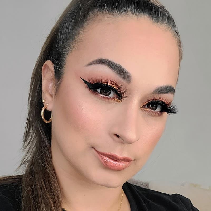 Caro Velez Makeup Artist cover