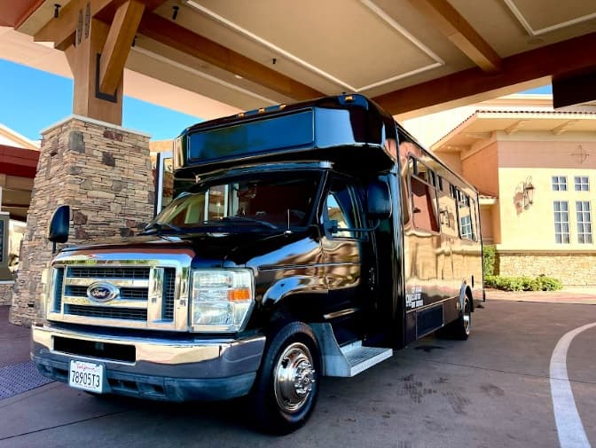 Icon Limo Lounge cover