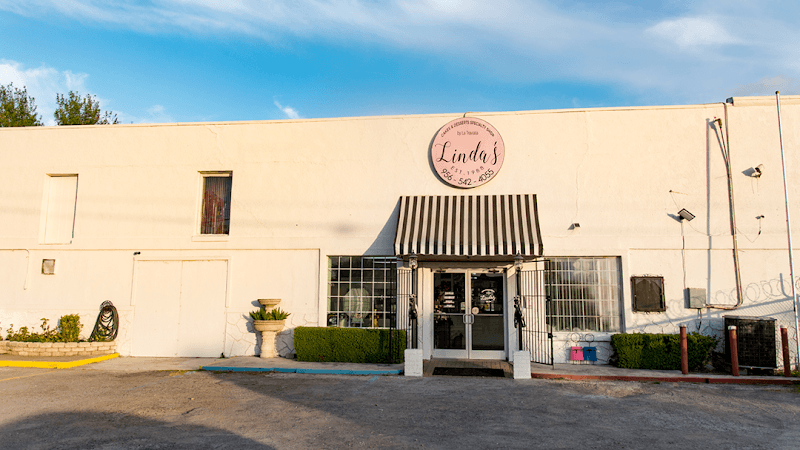 Linda's Cakes & Desserts Specialty Shop cover