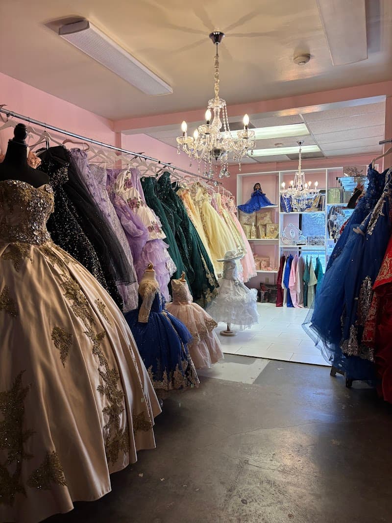 Mel y Con Quinceanera Boutique cover