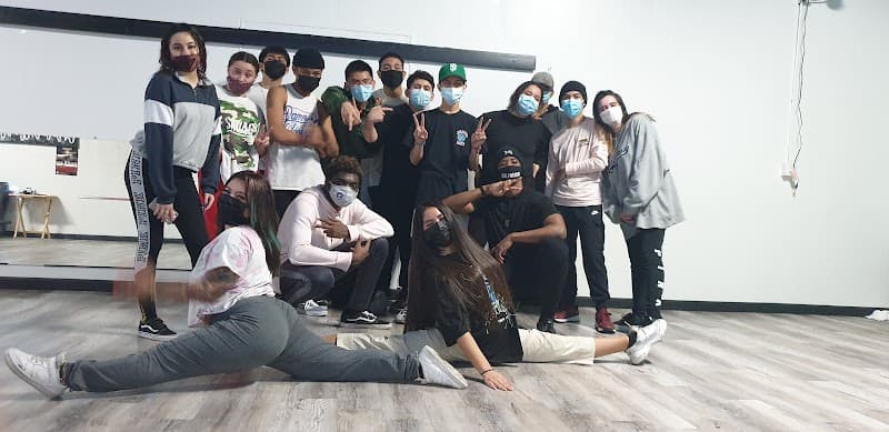 La Familia Dance Studio cover