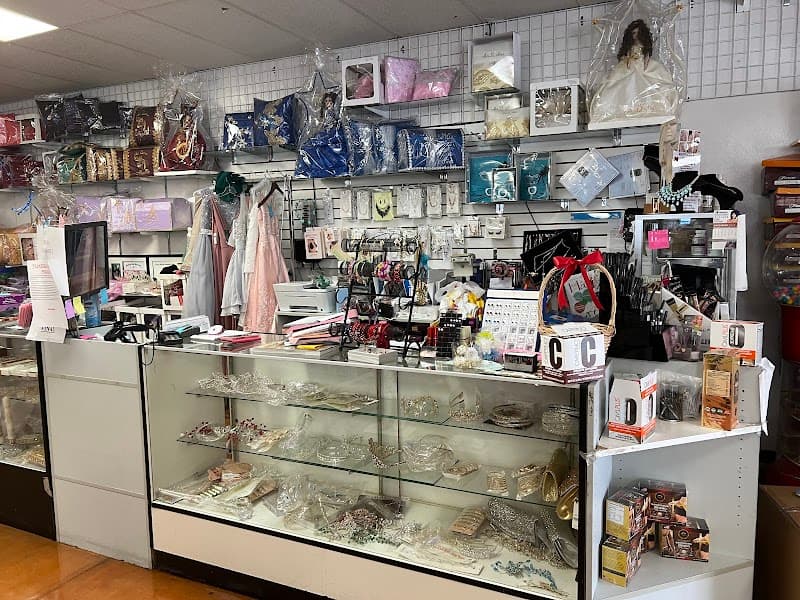 Lily’s Decor cover