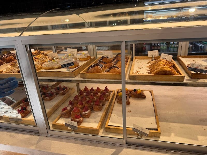 Paris Baguette cover