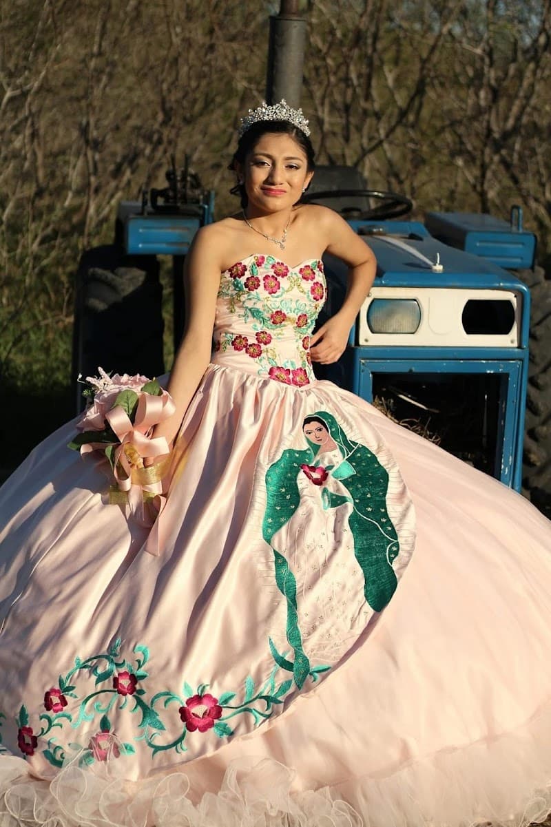 Neliu's Bridal & XVs cover