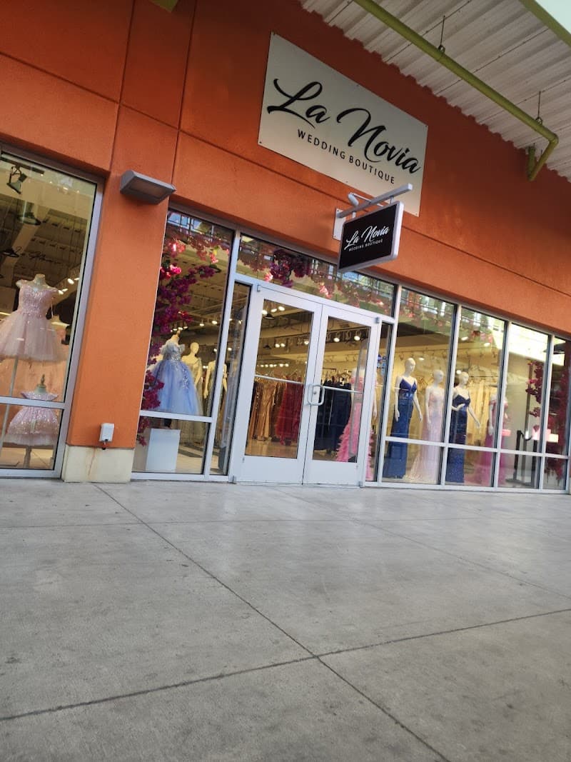 La Novia Wedding Boutique Outlet cover