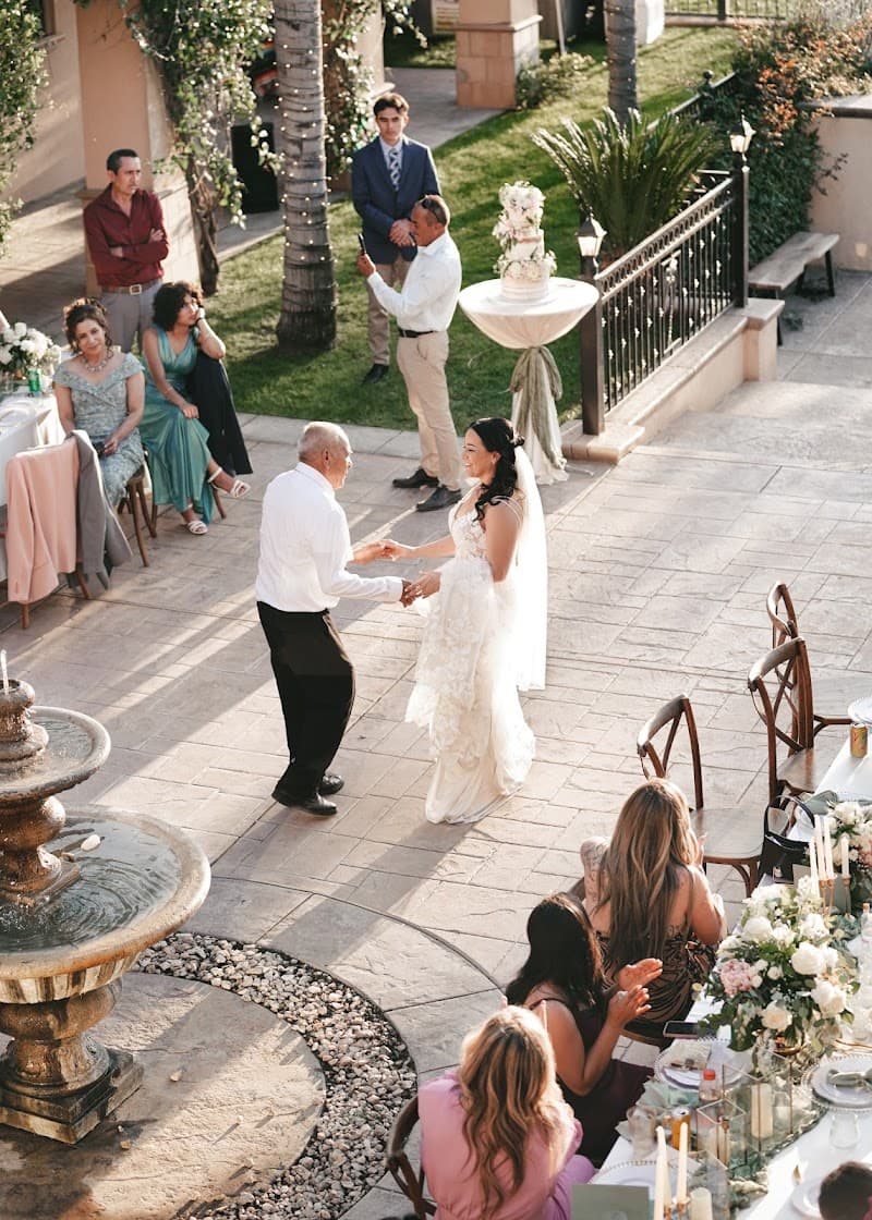 Vista Del Lago Estate cover